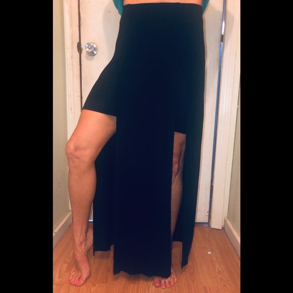 🔥SEXY🔥 Long Maxi skirt with Mini Cut Out - Picture 2 of 2